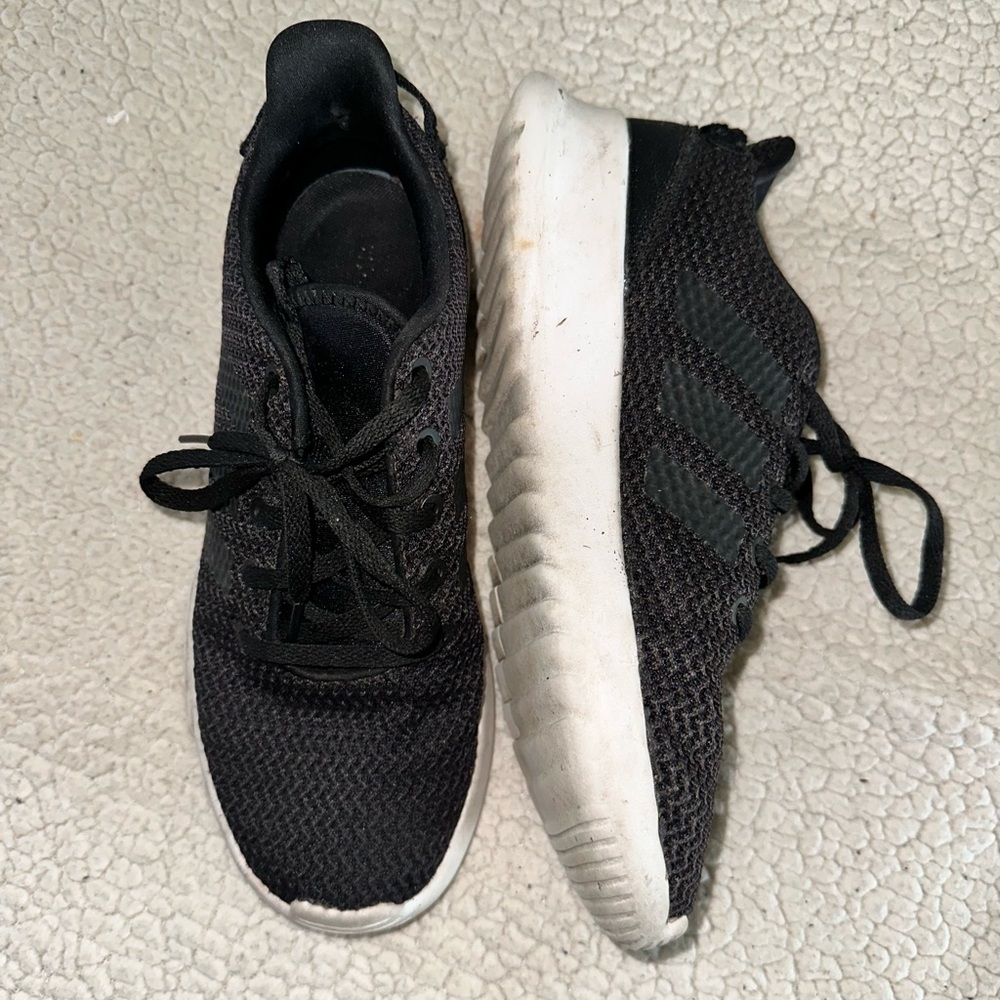 Athletic shoes